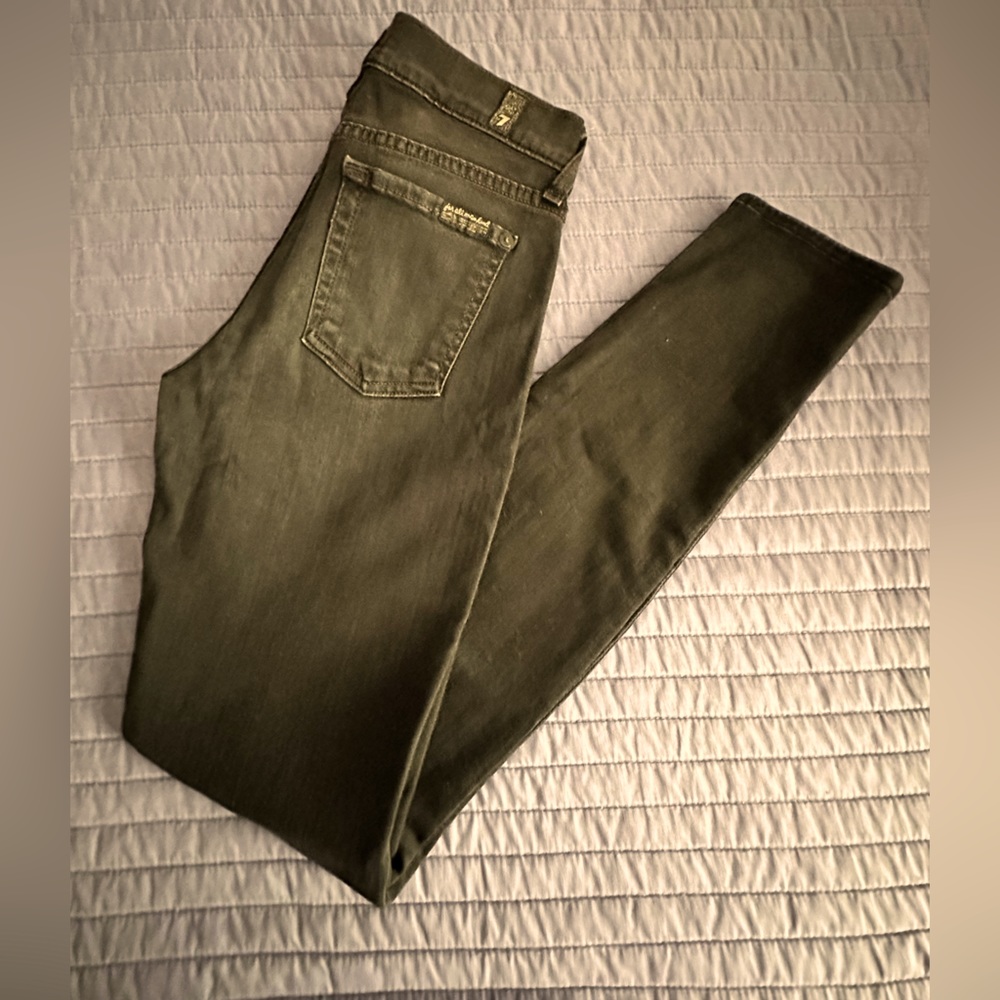 7 FOR ALL MANKIND | Women’s size 26 Skinny cut jeans.